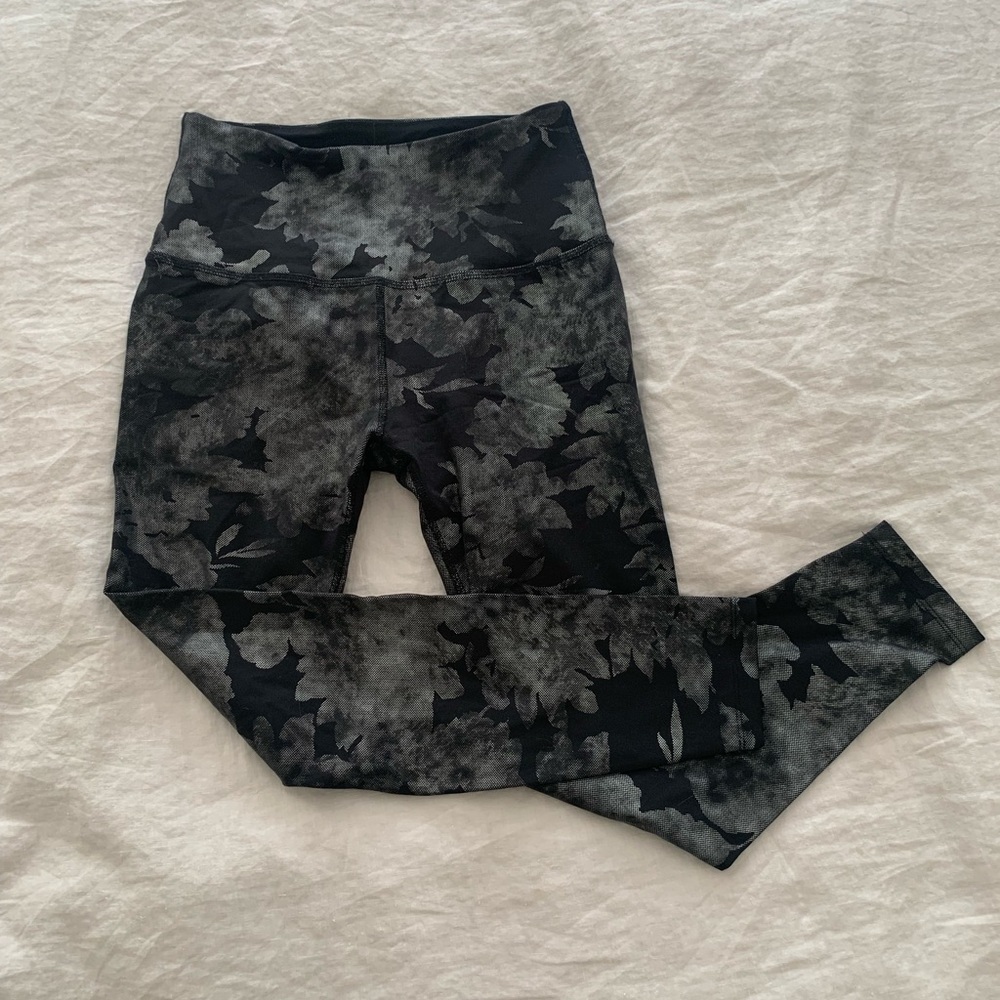 Beyond Yoga Floral Leggings. Size Small